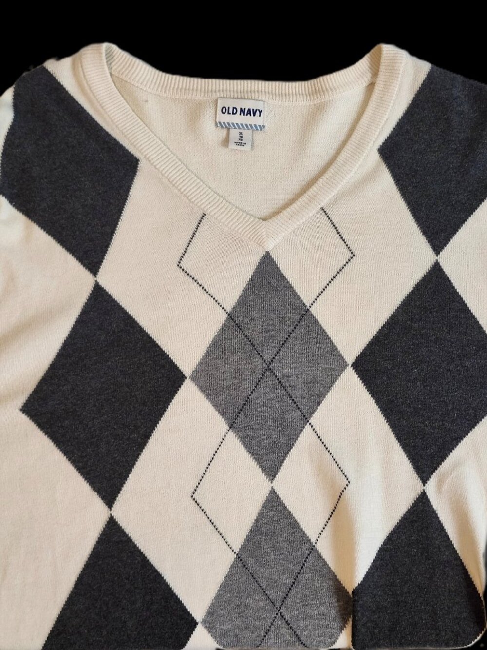Old Navy Argyle Sweater – XL – Cream/Grey/Black Knit – Classic V‑Neck